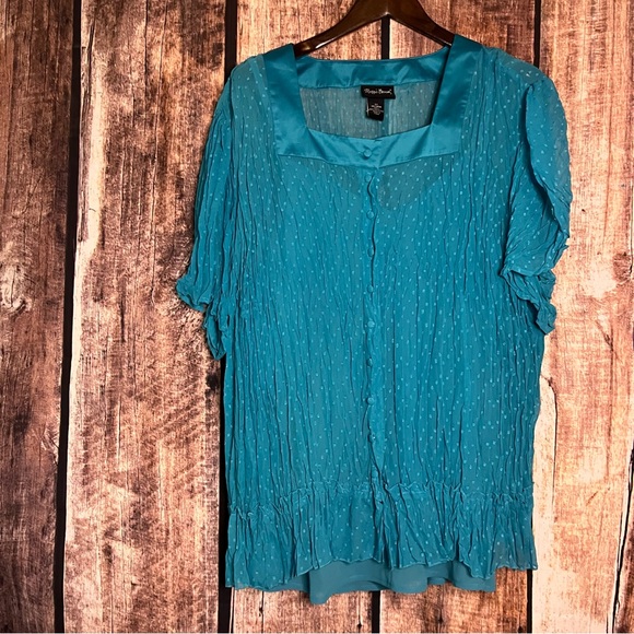 Maggie Barnes Tops - Maggie Barnes short sleeve top